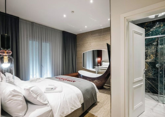AMBASADOR HOTEL 16