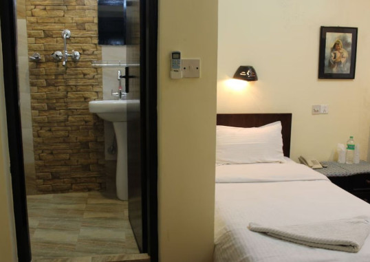 HOTEL BUDDHA LAND 13