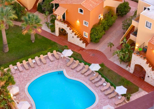 DIA APARTMENTS (ADULTS ONLY 16+) 12