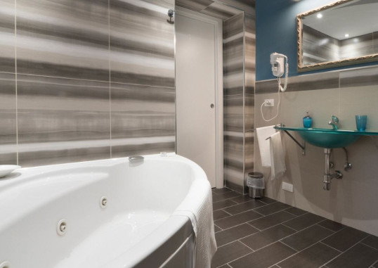 B&B MARINI 18