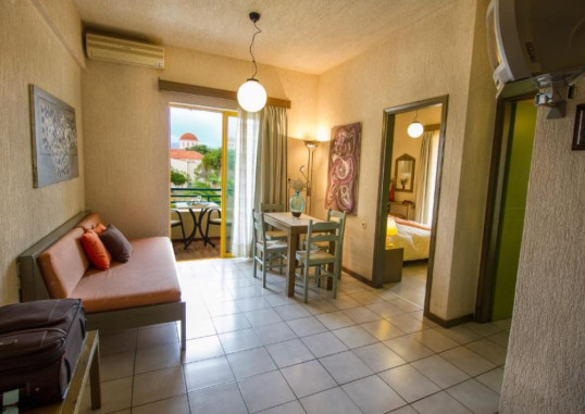 LYCASTI MAISONETTES 12