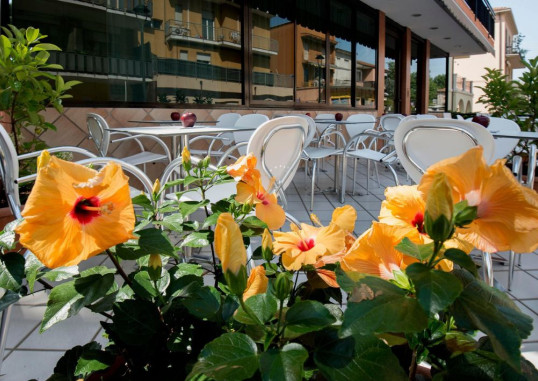 HOTEL SCARLET 2