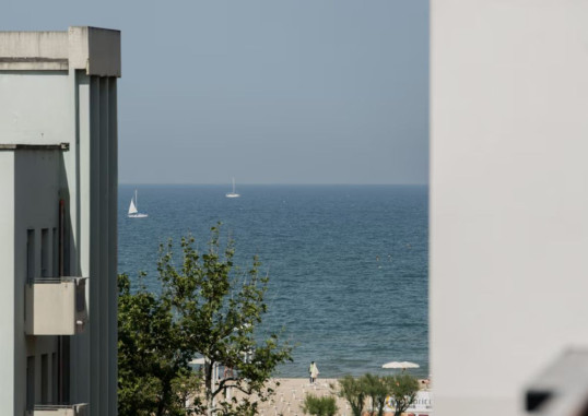 HOTEL SCARLET 18