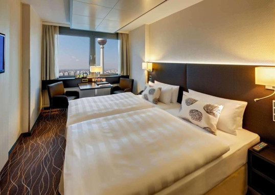 PARK INN BY RADISSON BERLIN ALEXANDERPLATZ 12