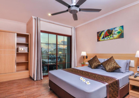 TRITON BEACH HOTEL & SPA 6