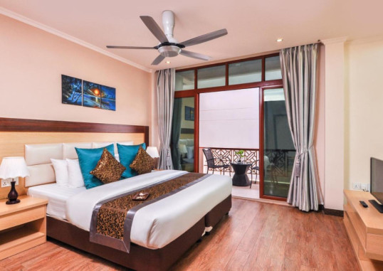 TRITON BEACH HOTEL & SPA 9