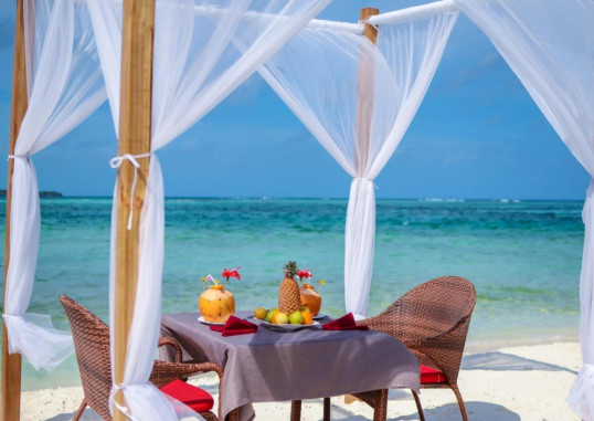 TRITON BEACH HOTEL & SPA 21