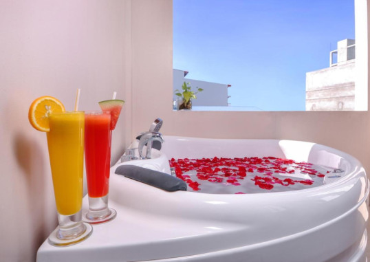 TRITON BEACH HOTEL & SPA 24