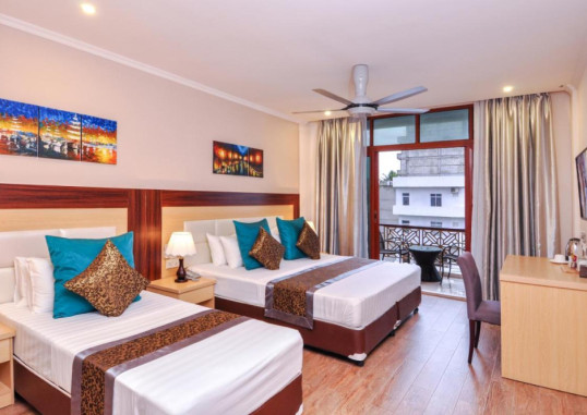 TRITON BEACH HOTEL & SPA 26