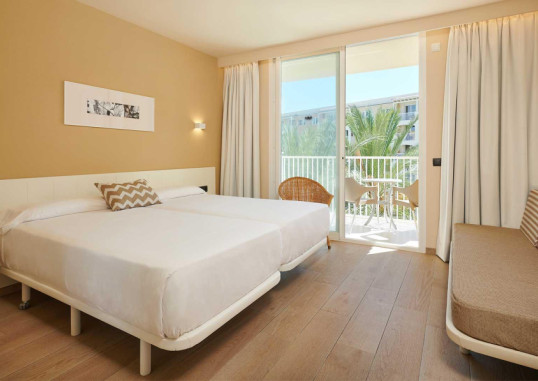 PROTUR BADIA PARK APARTHOTEL 10