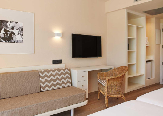 PROTUR BADIA PARK APARTHOTEL 12