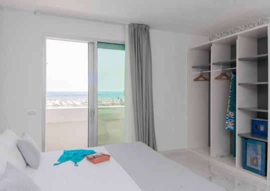 HOTEL DUE MARI 13