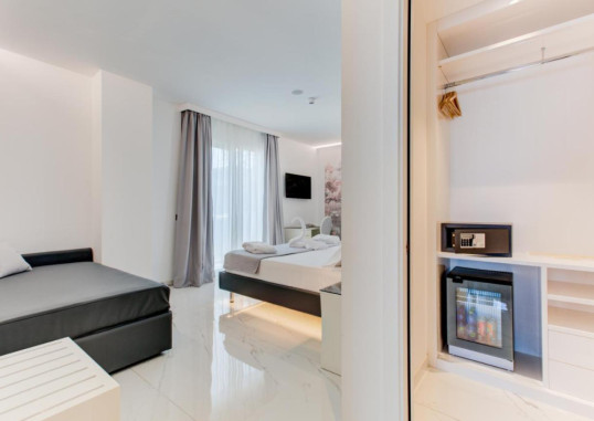 HOTEL DUE MARI 16
