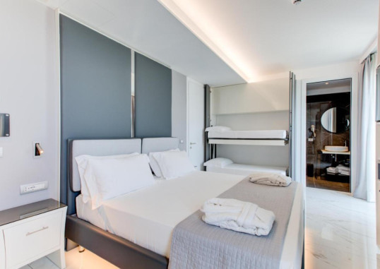 HOTEL DUE MARI 19