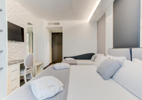 HOTEL DUE MARI 23