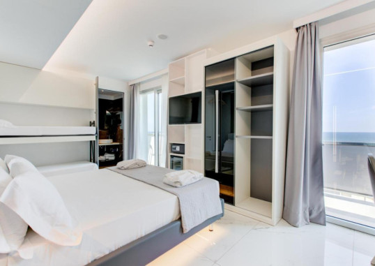 HOTEL DUE MARI 24