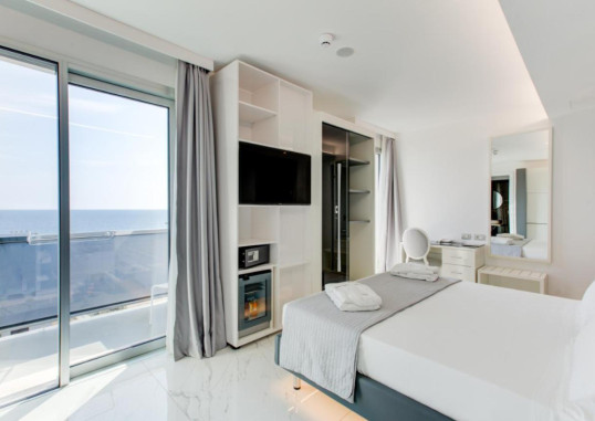 HOTEL DUE MARI 25