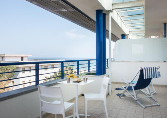 BLU SUITE 8