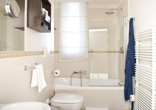 BLU SUITE 15