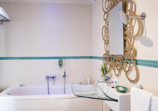 BLU SUITE 12