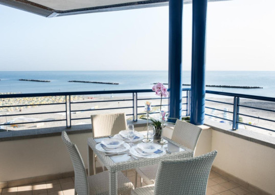 BLU SUITE 11