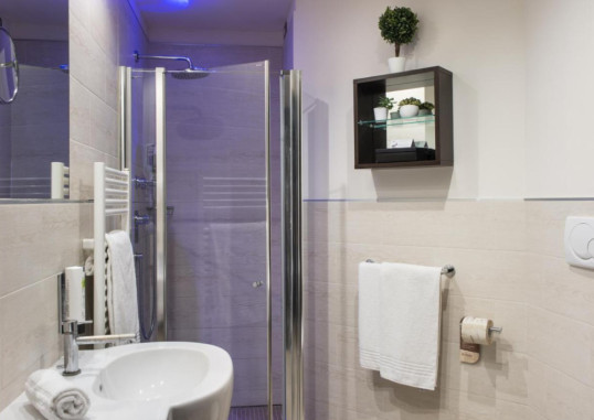 BLU SUITE 13