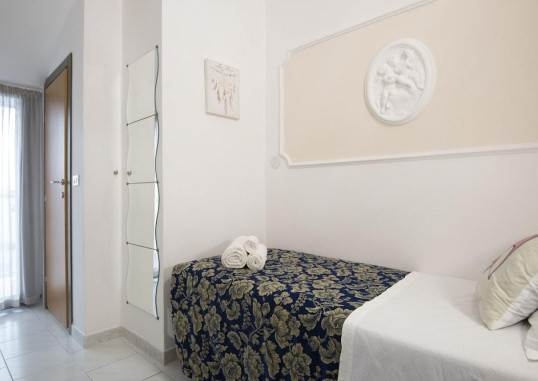 HOTEL ROYAL 8