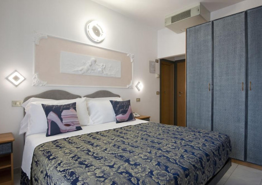 HOTEL ROYAL 13