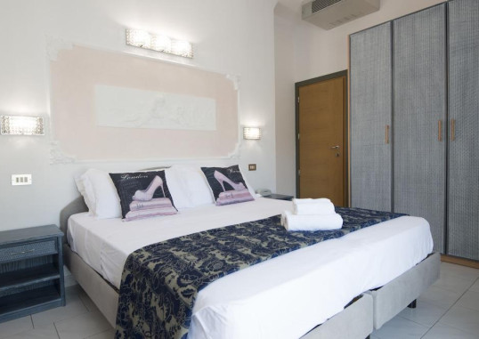 HOTEL ROYAL 16
