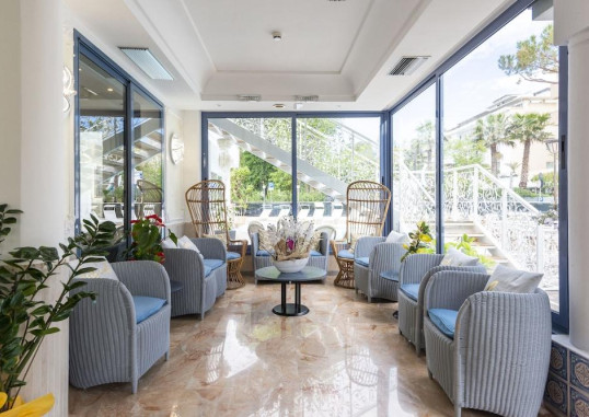 HOTEL ROYAL 19