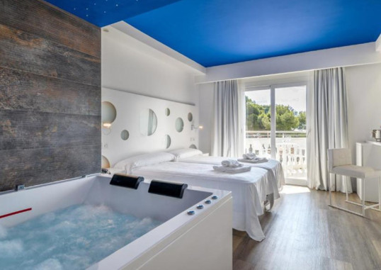 WELIKE TRITON BEACH HOTEL 8