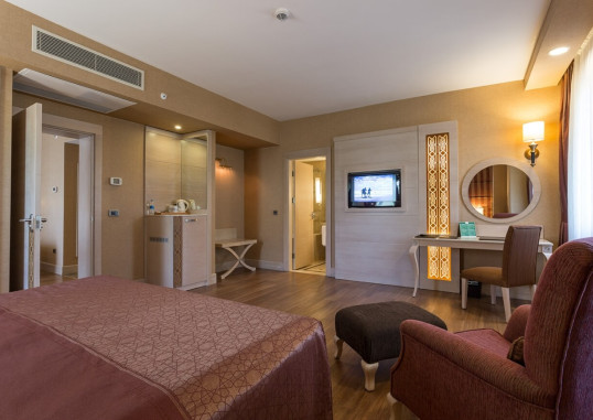 Deluxe Superior Family Room 4