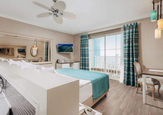 Deluxe Room with Jacuzzi 2