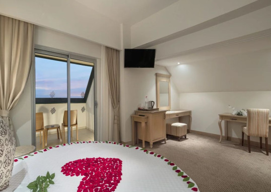 Honeymoon Room 2