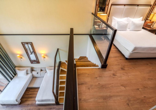 Dublex Family Suite Room 6