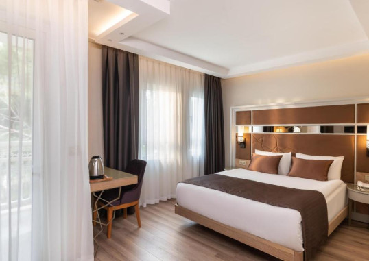 Deluxe Family Room 2
