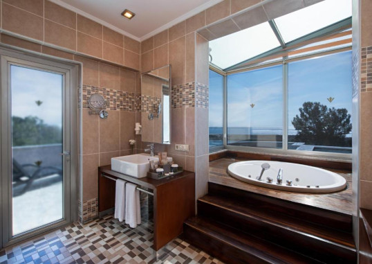Jacuzzi Room 1