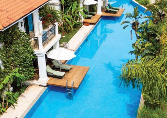 Lake House Suite Swim-Up 7