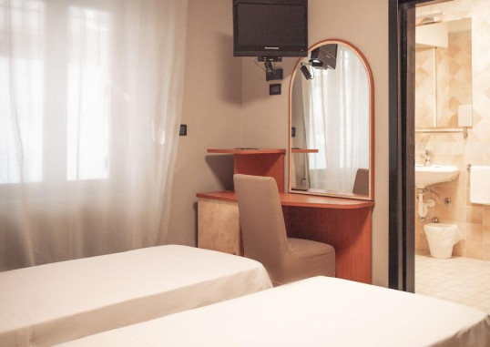 LIME HOTEL 12