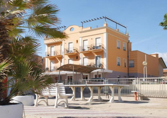 HOTEL HOLIDAY BEACH 1
