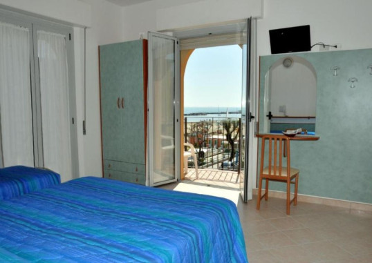 HOTEL HOLIDAY BEACH 4
