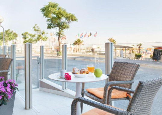 HOTEL HOLIDAY BEACH 8