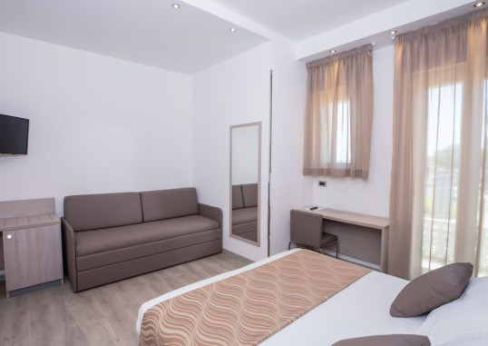 HOTEL BABY 7