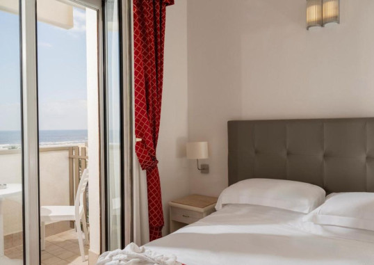 HOTEL DU SOLEIL 11