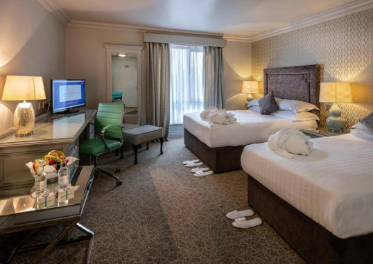 TREACYS OAKWOOD HOTEL 8