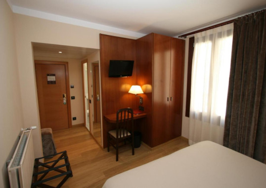 HOTEL PYRÉNÉES 11