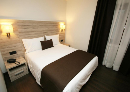 HOTEL PYRÉNÉES 12
