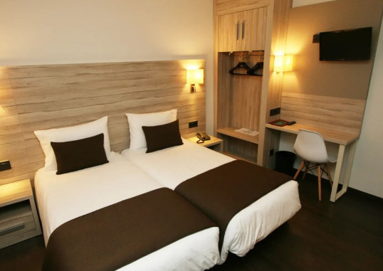 HOTEL PYRÉNÉES 3