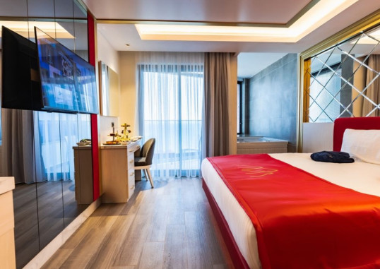 GRANADA LUXURY RED (Adults Only 16+) 19