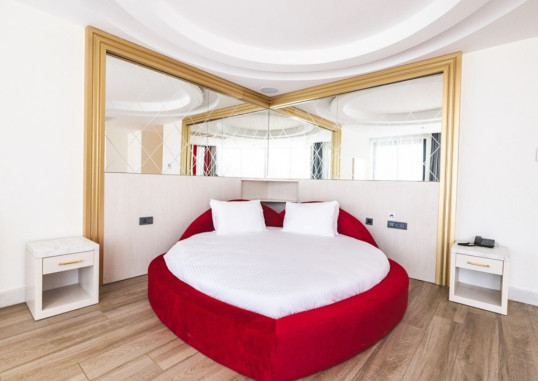 GRANADA LUXURY RED (Adults Only 16+) 21